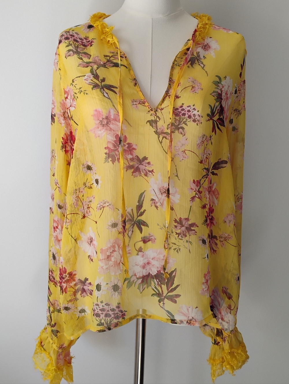 Buffalo Floral Blouse with Puff Sleeves and Lace Collar Size M